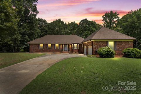 2502 Knights Court sold home in Camelot, Monroe, NC