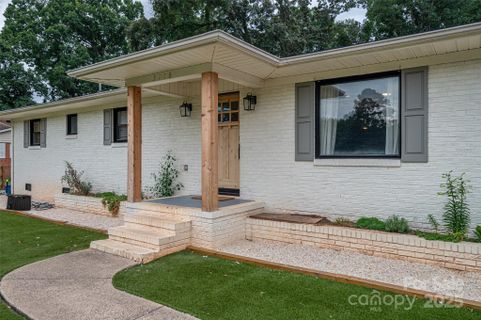 3116 Sunset Road sold home in Oakdale, Charlotte, NC