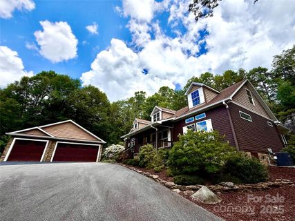 7230 Hideaway Lane active home in Gingercake Acres, Newland, NC