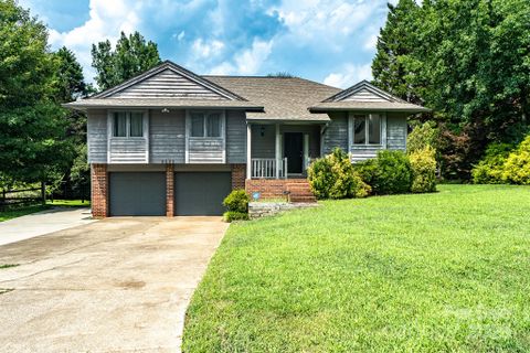 2439 36th Avenue sold home in Hickory Woods, Hickory, NC