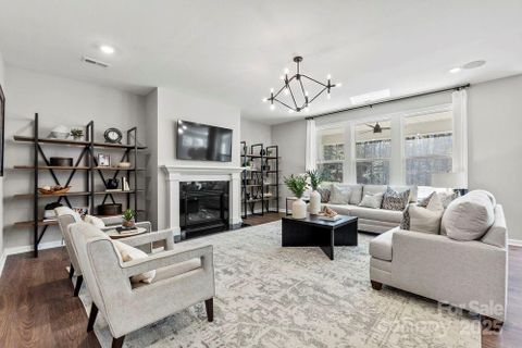 113 Clawton Loop