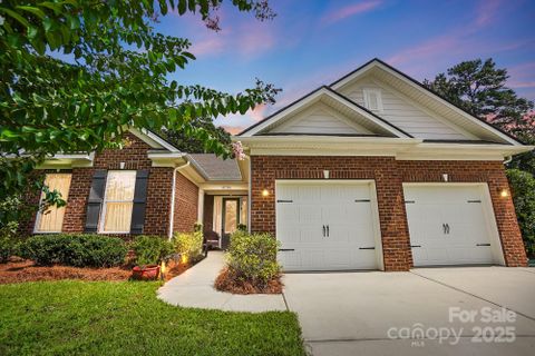 8705 Mullis Forest Court sold home in Olde Stonegate, Mint Hill, NC