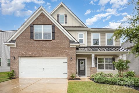 17217 River Race Drive sold home in Northbrook, Huntersville, NC