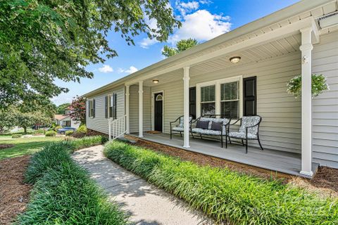 1328 32nd Street Court sold home in Stoneridge, Conover, NC
