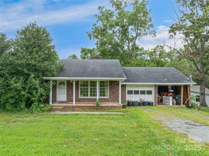 203 Barton Road sold home in Pine Burr Park, Asheville, NC