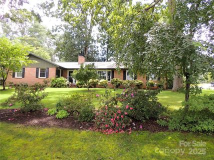 1220 Everette Place sold home in Towne Forest, Hendersonville, NC