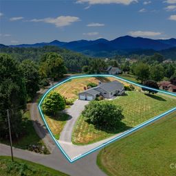 124 W Dogwood Circle