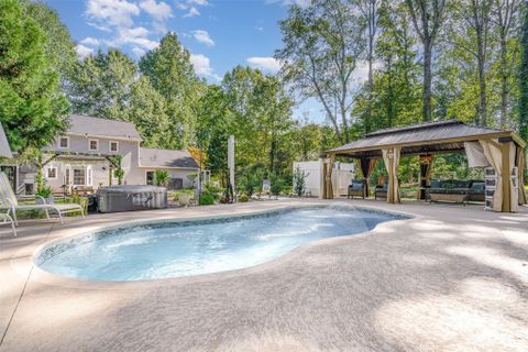 8017 Appaloosa Lane sold home in Steeplechase, Charlotte, NC