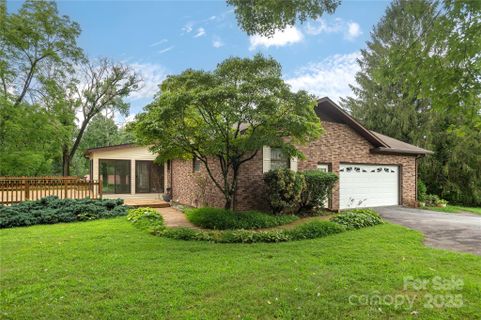27 Country Road sold home in Town And Country Estates, Hendersonville, NC