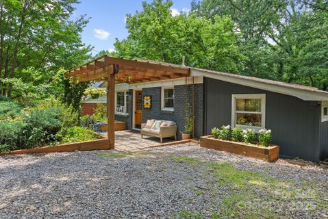 207 S Oconeechee Avenue sold home in Methodist Colony, Black Mountain, NC