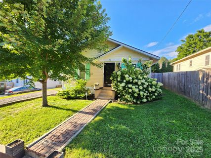 71 Fifth Avenue pending home in Busbee Heights, Asheville, NC