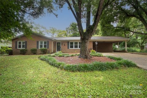 320 S Toria Drive sold home in Dalwan Heights, Statesville, NC