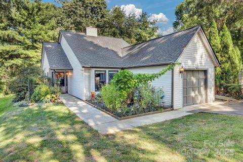 302 Oak Place sold home in Cimarron, Asheville, NC