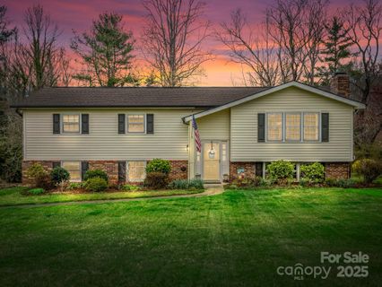 1286 Glenheath Drive sold home in Heatherwood, Hendersonville, NC