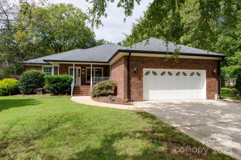 8282 Scarlet Oak Court sold home in The Oaks Estates, Harrisburg, NC