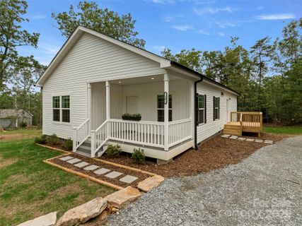 16 Eagle Drive sold home in Gilliam Woods, Hendersonville, NC