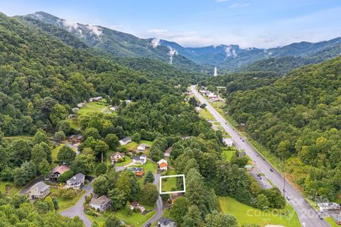 9999 Whippoorwill Way active home in Linson Ridge, Waynesville, NC