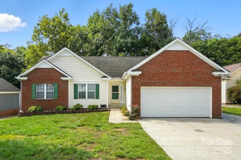 11531 Kempsford Drive sold home in Hunting Ridge, Charlotte, NC