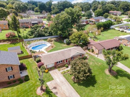2425 Essen Lane sold home in Rhyneland Park, Gastonia, NC