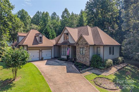 147 Bridge Lane sold home in Vista At The Riverbank, Tryon, NC