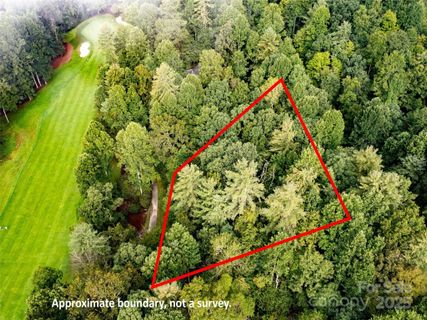 153 Chattooga Run pending home in Champion Hills, Hendersonville, NC