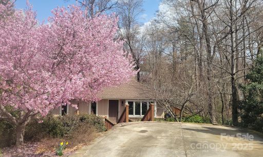 6164 N Knoll Place sold home in Northlakes, Hickory, NC