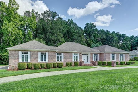 7 Ashley Place sold home in Ashley Place, Hendersonville, NC