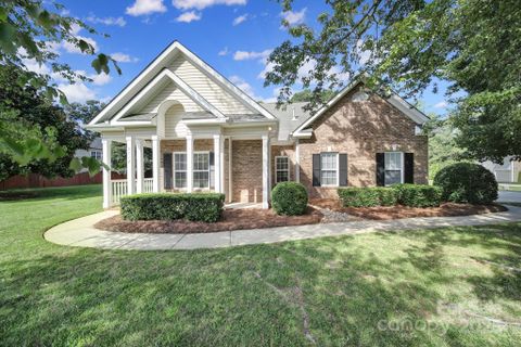 8712 Great Pine Lane sold home in Hambright Woods, Huntersville, NC