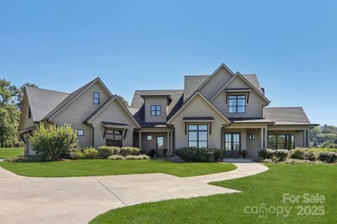 98 Drummond Circle sold home in Skytop Farm, Hendersonville, NC