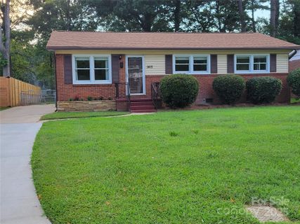 1415 Orvis Street sold home in Oaklawn Park, Charlotte, NC