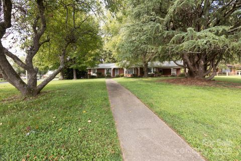 208 Victoria Circle