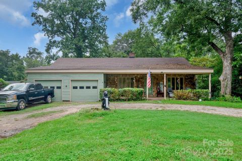1262 Lawrence Road sold home in Woodmere, Clover, SC