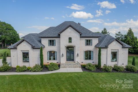 8102 Rolling Fields Road pending home in Plantation Falls Estates, Charlotte, NC