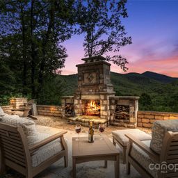 596 N Ridge Runner Road