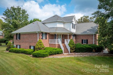 1013 Turnberry Street sold home in Barrington Glen, Lenoir, NC