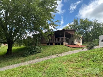 32 W Skyland Circle