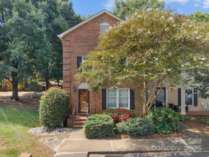 6744 Constitution Lane sold home in Olde Georgetowne, Charlotte, NC