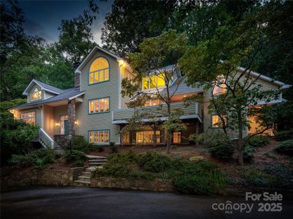 52 Robinhood Road active home in Sherwood Heights, Asheville, NC
