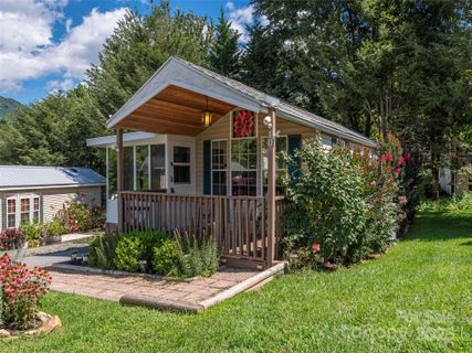 10 Valentine Drive sold home in Prescott Park, Maggie Valley, NC