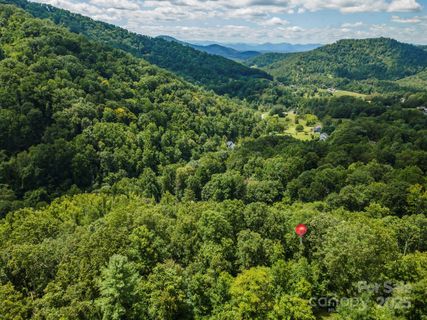 72 Applewood Lane active home in Seven Glens, Weaverville, NC