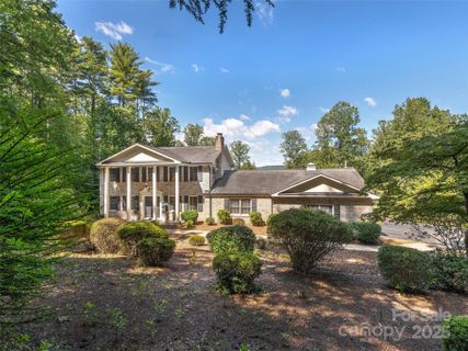 403 Estate Drive sold home in Chanteloupe, Hendersonville, NC