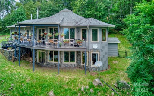 A home in Poplar Ridge, Spruce Pine