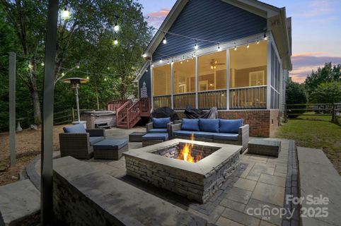 342 Shoreline Parkway