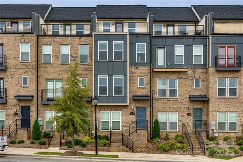 2736 Grand Union Way