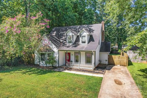 5925 Loch Arbor Lane sold home in McAlpine Woods, Charlotte, NC