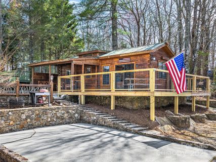 30 Boulder Drive active home in Westridge, Lake Toxaway, NC