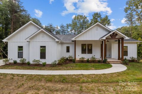 8225 Long Island Road sold home in The Summit At Lake Norman, Catawba, NC