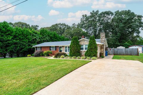 2841 21st Street sold home in Belle Meade, Hickory, NC