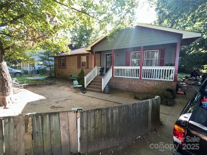 1524 Whisnant Street