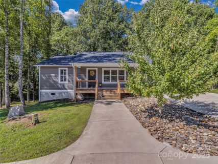 212 Walt Drive active home in Honeycrisp, Hendersonville, NC